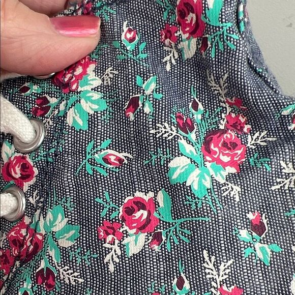 Converse Floral High-Tops in Blue and White Floral W8 - Picture 2 of 7